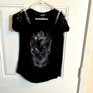 Hot Topic Size L Cold Shoulder Skull T-Shirt